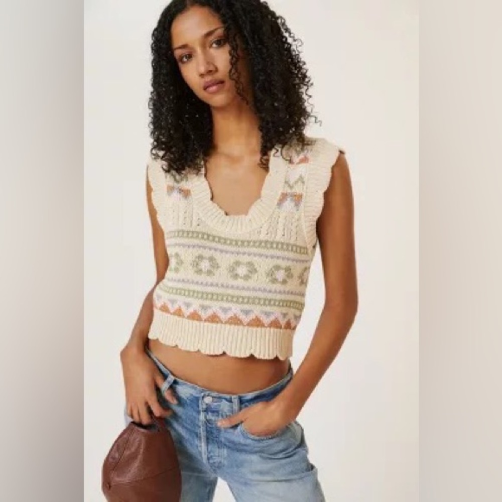 Cotton Floral knit Scalloped Sweater Vest